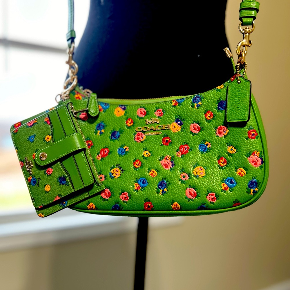 Pretty little Coach Crossbody bag